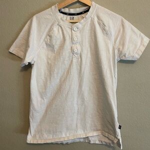 White Gap t-shirt with buttons